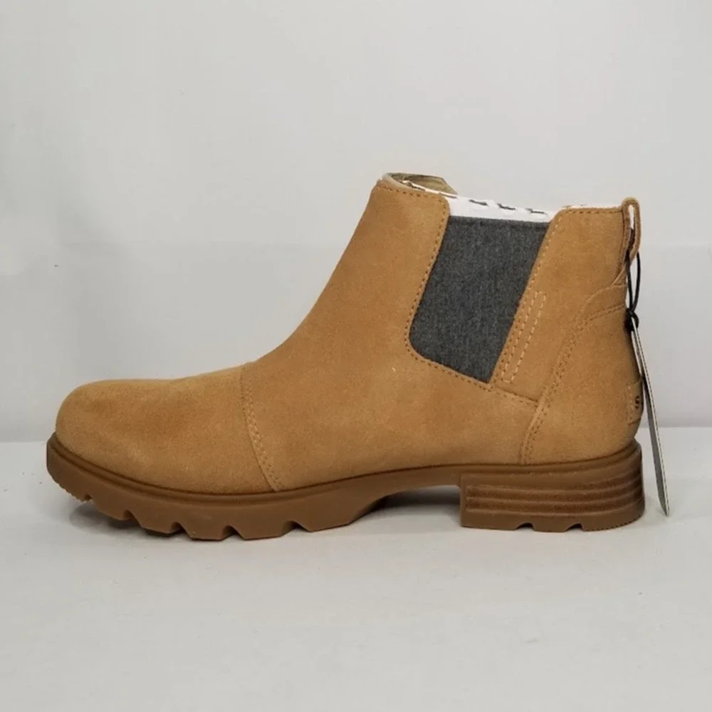 Sorel Women's Emelie III Chelsea Waterproof  Boots Size 7 Tawny Buff, Gum NWT